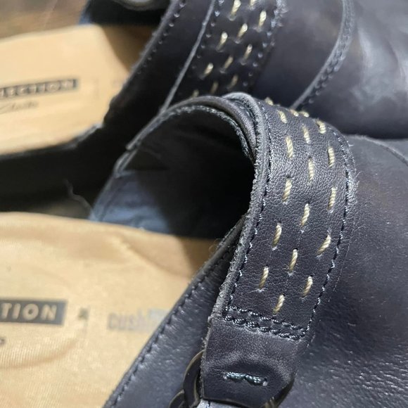 Beautiful Navy-colored Slides - Picture 2 of 3